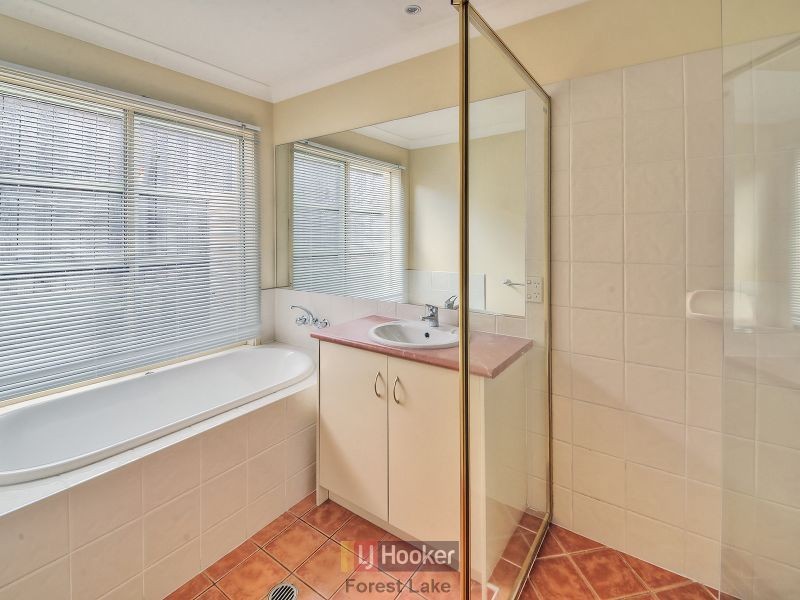 11 Piccadilly Place, Forest Lake QLD 4078