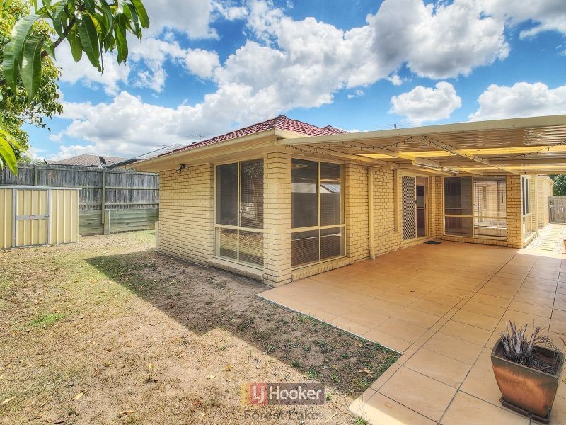 11 Piccadilly Place, Forest Lake QLD 4078