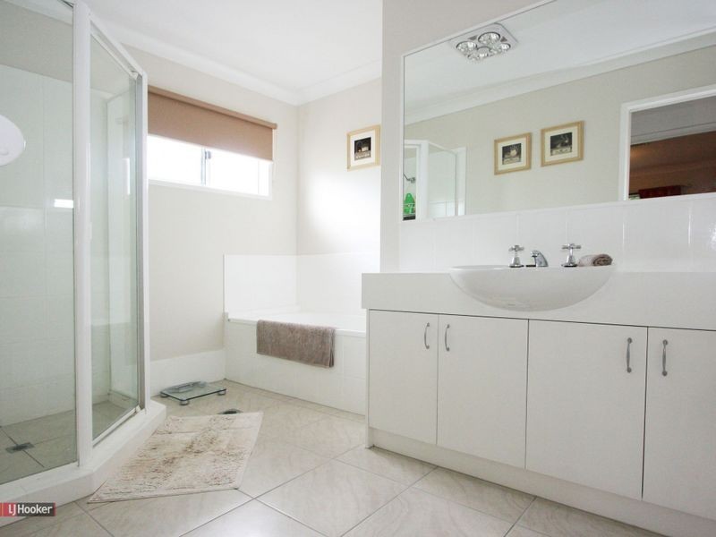 16 Lawson Place, Forest Lake QLD 4078