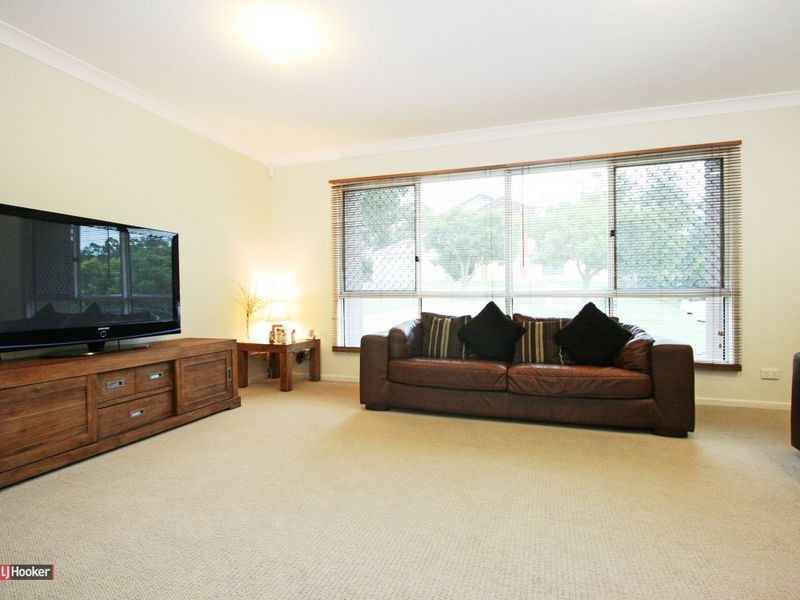 16 Lawson Place, Forest Lake QLD 4078