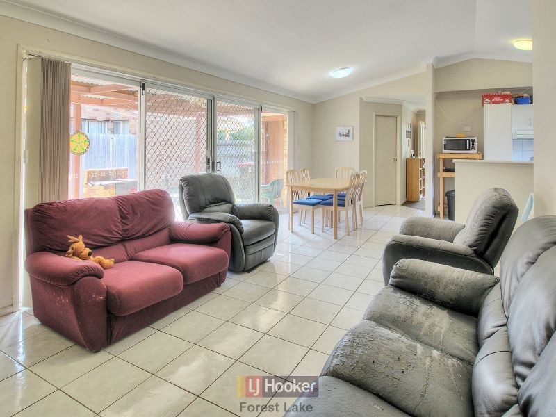 6 Acorn Circuit, Forest Lake QLD 4078