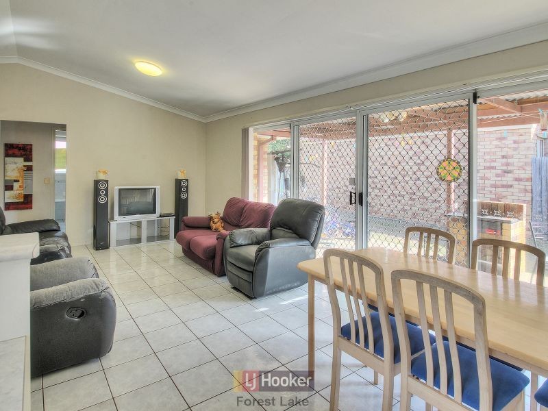 6 Acorn Circuit, Forest Lake QLD 4078