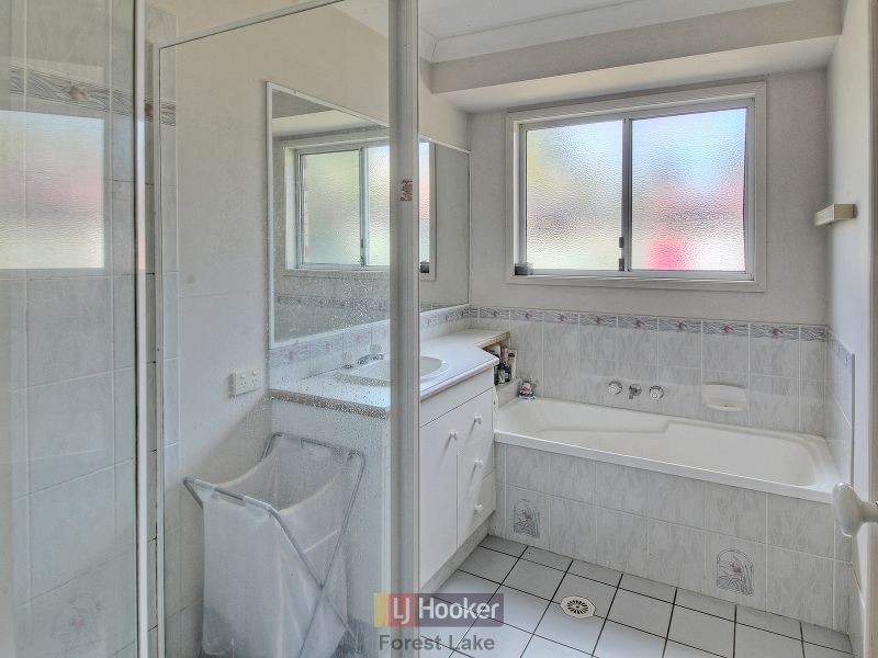 6 Acorn Circuit, Forest Lake QLD 4078