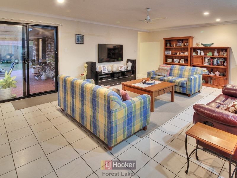 8 Milliken Circuit, Forest Lake QLD 4078