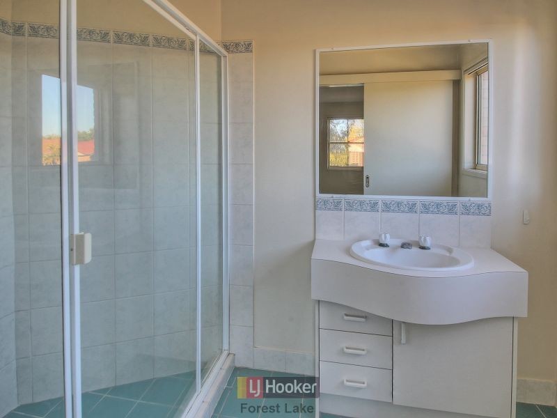 28 Lakeside Crescent, Forest Lake QLD 4078