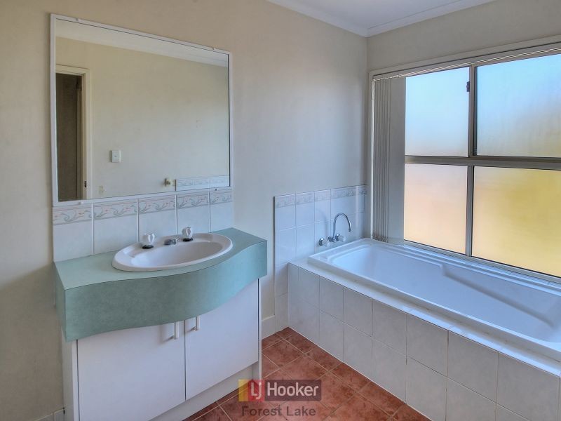 28 Lakeside Crescent, Forest Lake QLD 4078