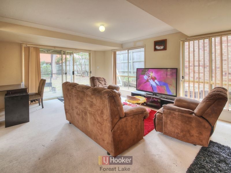2 Chestnut Place, Forest Lake QLD 4078