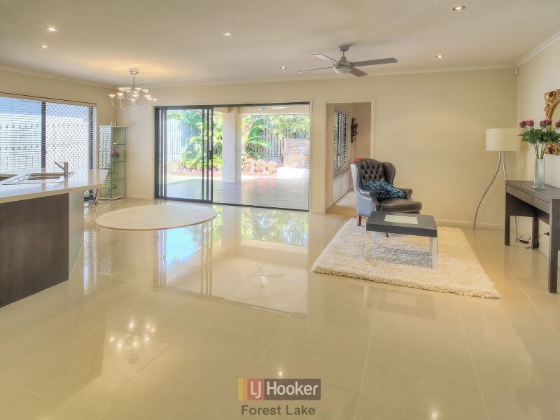 22 Sandalwood Street, Heathwood QLD 4110