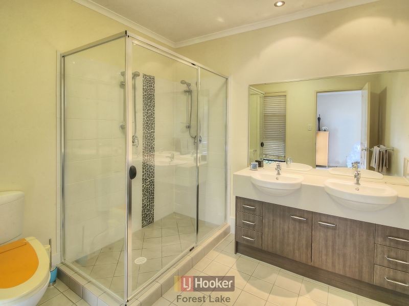 22 Sandalwood Street, Heathwood QLD 4110