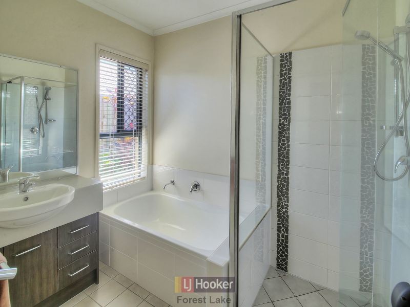 22 Sandalwood Street, Heathwood QLD 4110