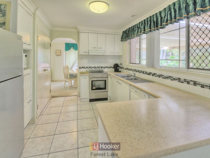 16 Paluna Place, Forest Lake QLD 4078