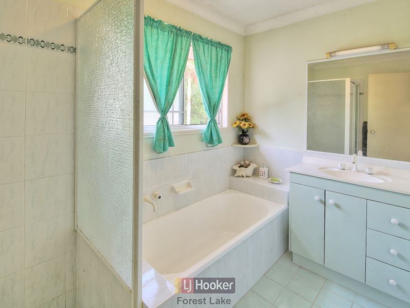 16 Paluna Place, Forest Lake QLD 4078