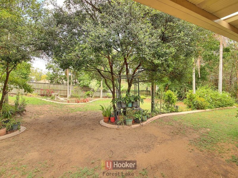 16 Paluna Place, Forest Lake QLD 4078