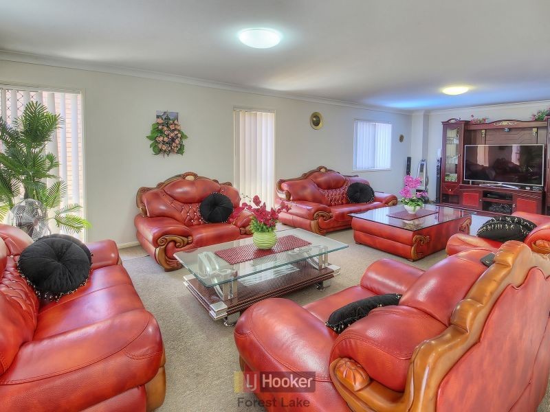 10 Eungella Terrace, Forest Lake QLD 4078