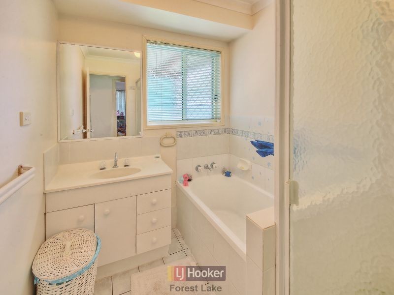 10 Lyrebird Close, Doolandella QLD 4077
