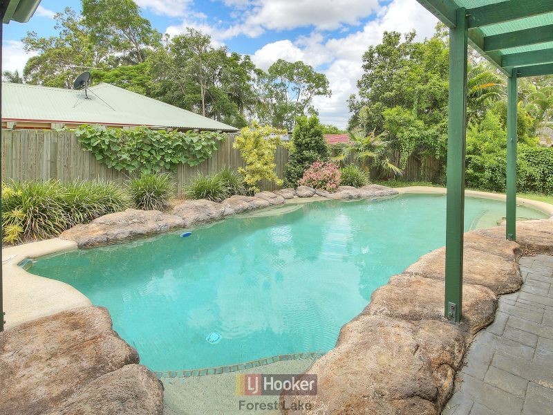 136 Banksia Circuit, Forest Lake QLD 4078