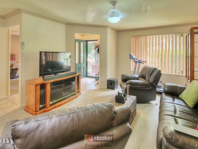 136 Banksia Circuit, Forest Lake QLD 4078