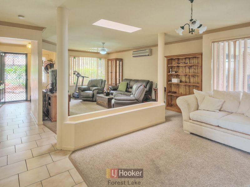 136 Banksia Circuit, Forest Lake QLD 4078