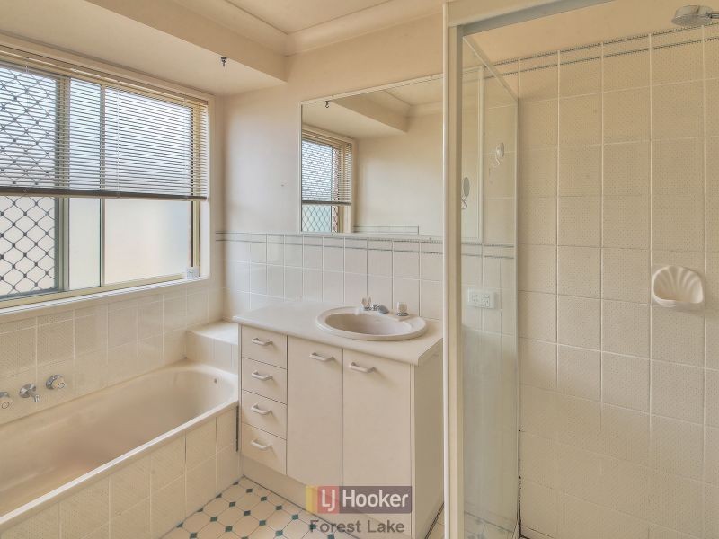 136 Banksia Circuit, Forest Lake QLD 4078