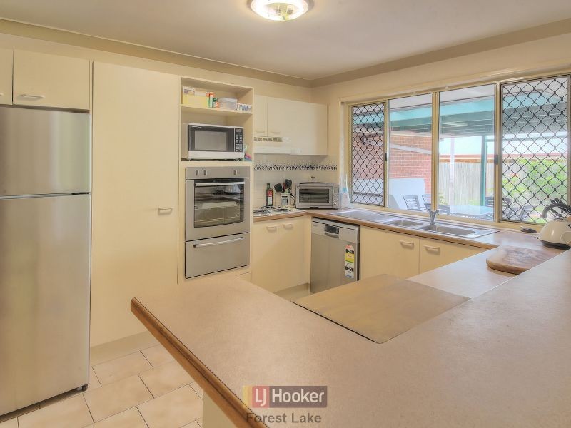 136 Banksia Circuit, Forest Lake QLD 4078