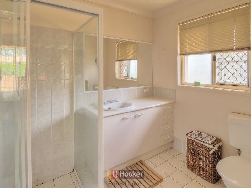 136 Banksia Circuit, Forest Lake QLD 4078