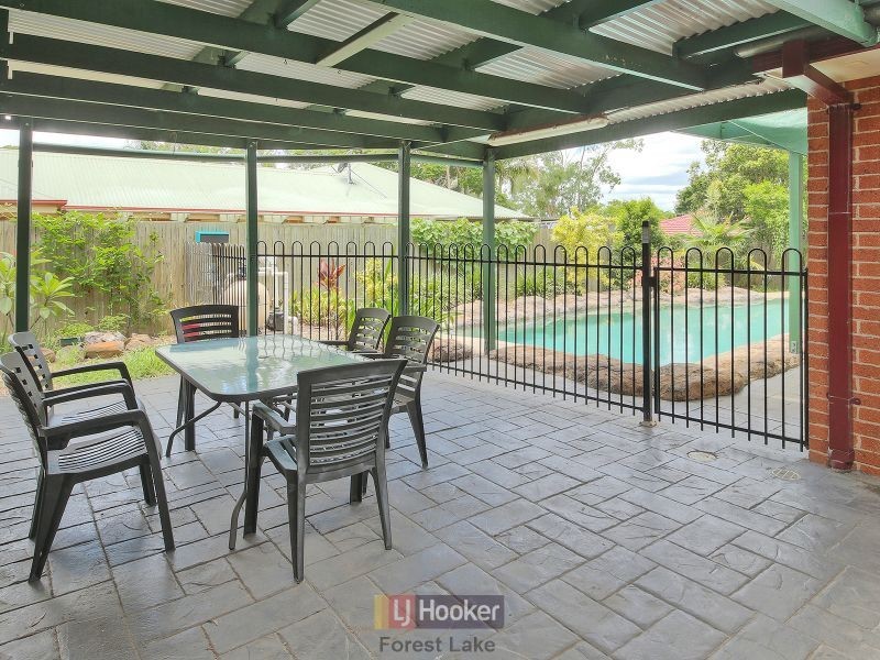 136 Banksia Circuit, Forest Lake QLD 4078