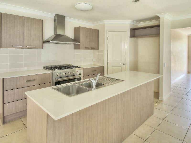 24 Sandalwood Street, Heathwood QLD 4110