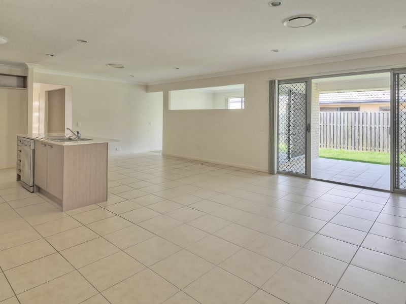 24 Sandalwood Street, Heathwood QLD 4110