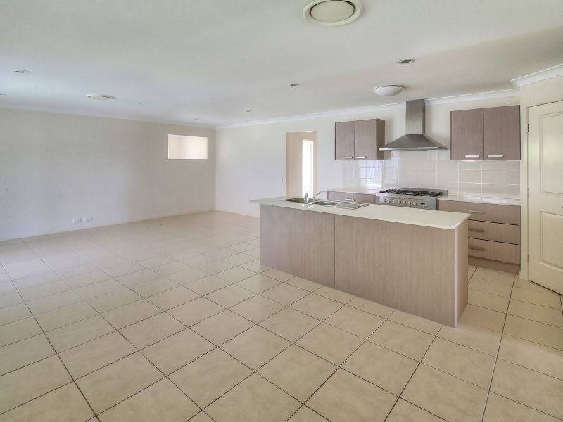 24 Sandalwood Street, Heathwood QLD 4110