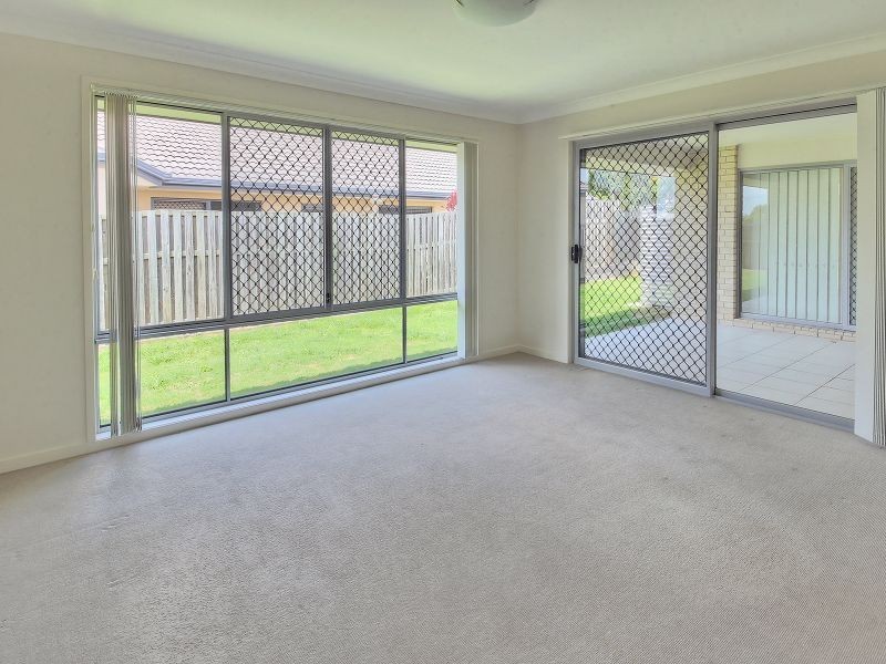 24 Sandalwood Street, Heathwood QLD 4110