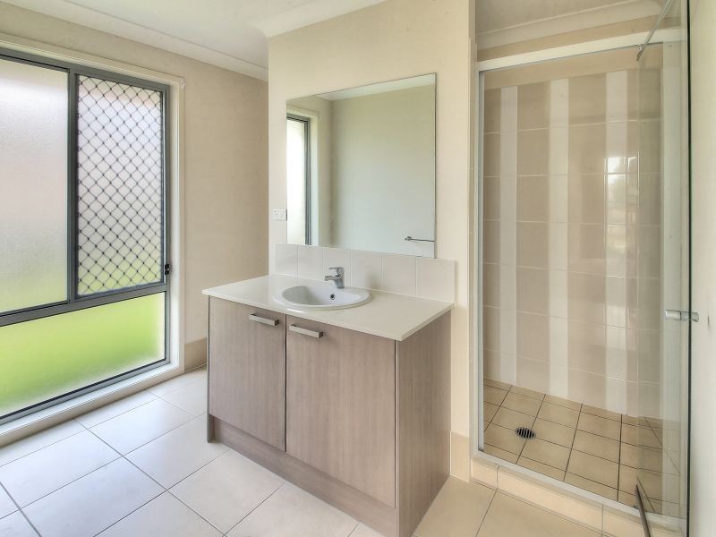 24 Sandalwood Street, Heathwood QLD 4110