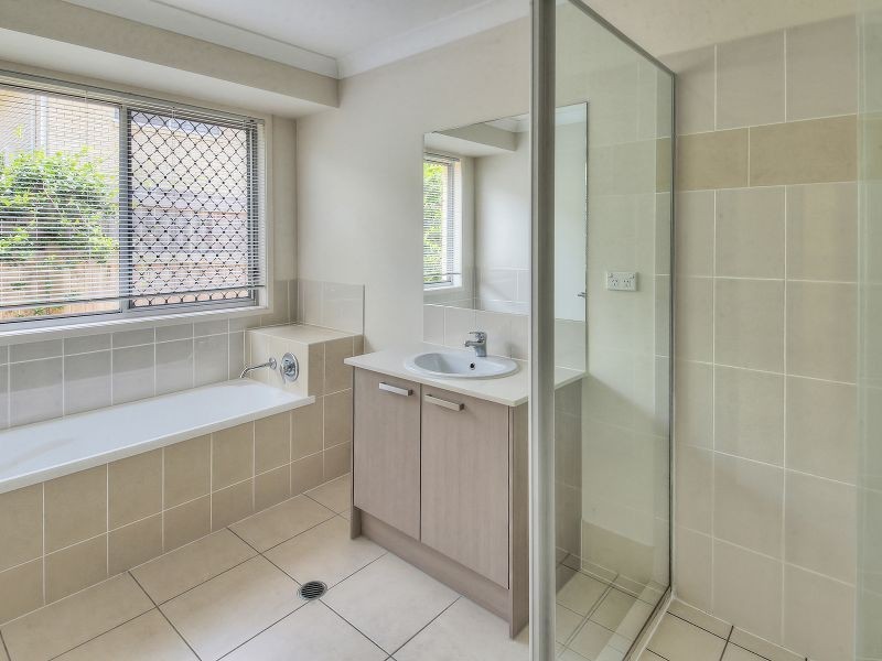 24 Sandalwood Street, Heathwood QLD 4110