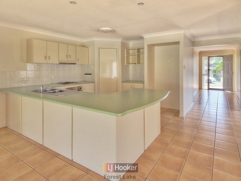 5 Parkside Place, Forest Lake QLD 4078