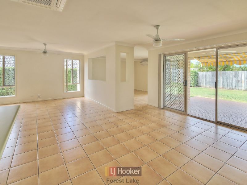 5 Parkside Place, Forest Lake QLD 4078