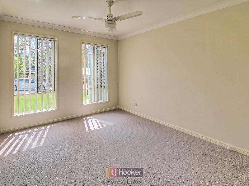 5 Parkside Place, Forest Lake QLD 4078