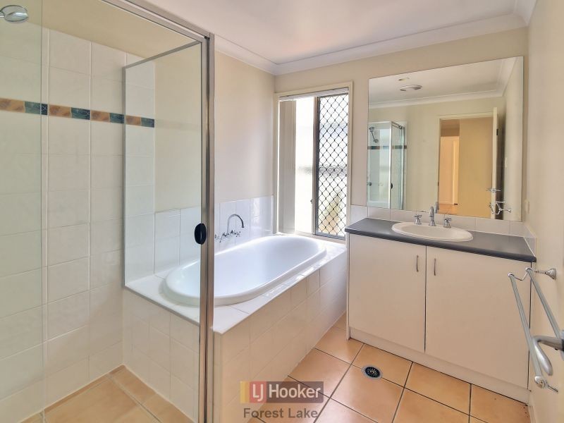 5 Parkside Place, Forest Lake QLD 4078