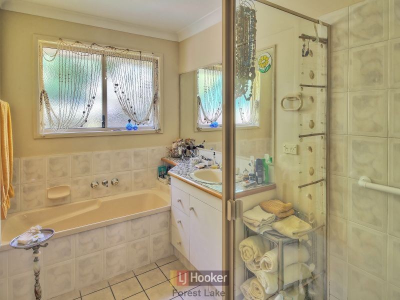 11 Beamont Place, Forest Lake QLD 4078