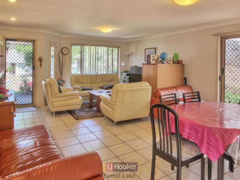6 Summerhill Place, Forest Lake QLD 4078