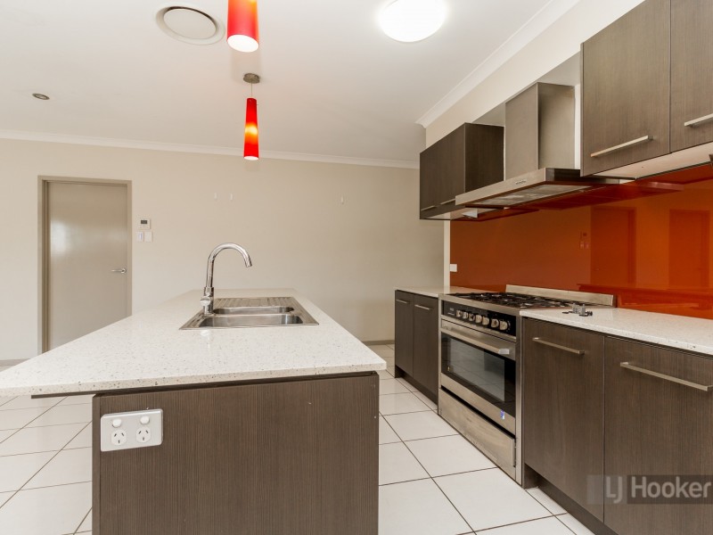 33 Hawthorne Street, Forest Lake QLD 4078