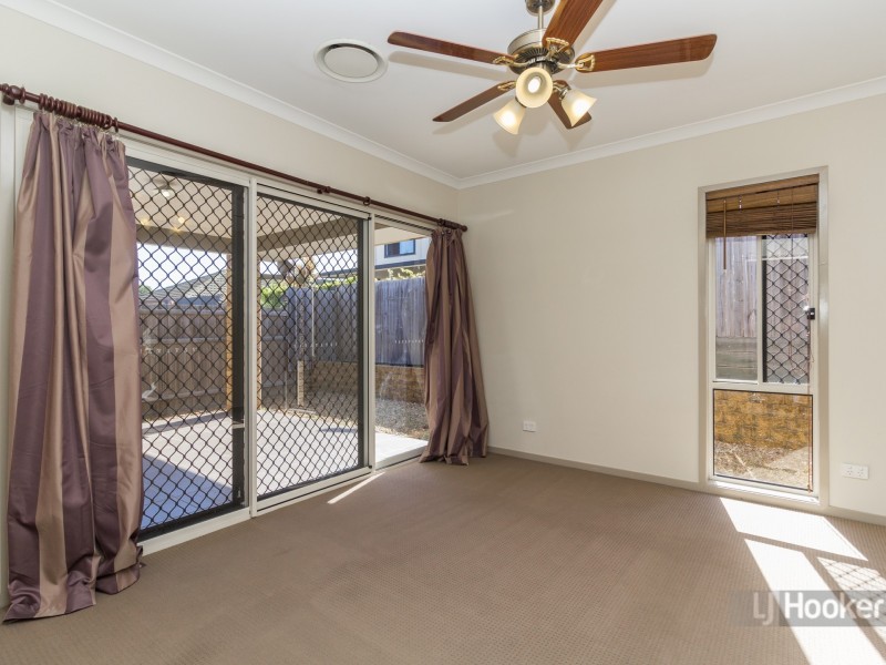 33 Hawthorne Street, Forest Lake QLD 4078