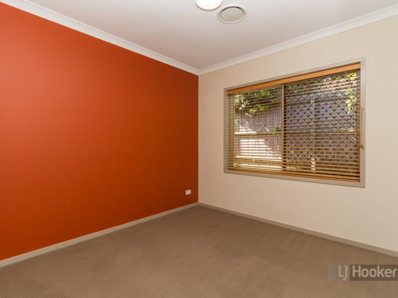 33 Hawthorne Street, Forest Lake QLD 4078