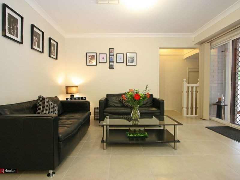 16 Lawson Place, Forest Lake QLD 4078