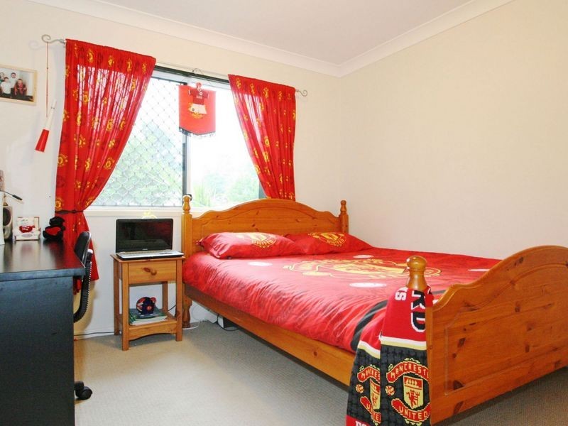 16 Lawson Place, Forest Lake QLD 4078