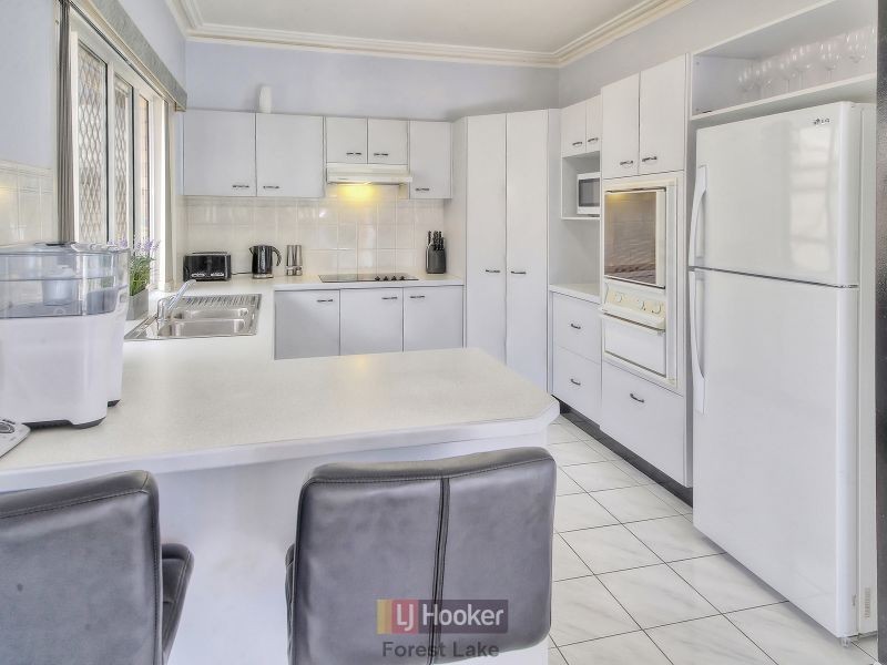 7 Solander Circuit, Forest Lake QLD 4078