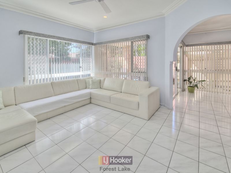 7 Solander Circuit, Forest Lake QLD 4078