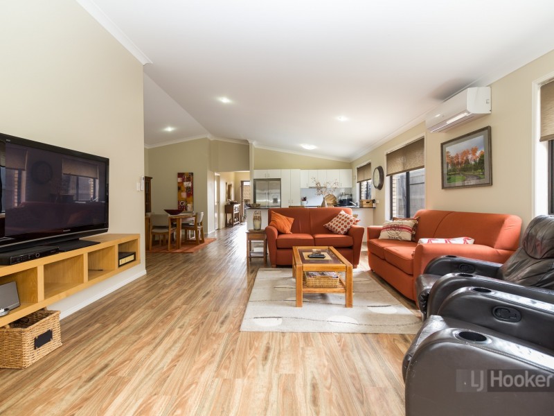 43 Dornoch Crescent, Raceview QLD 4305