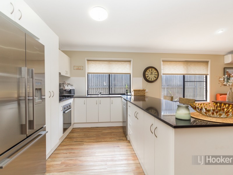 43 Dornoch Crescent, Raceview QLD 4305