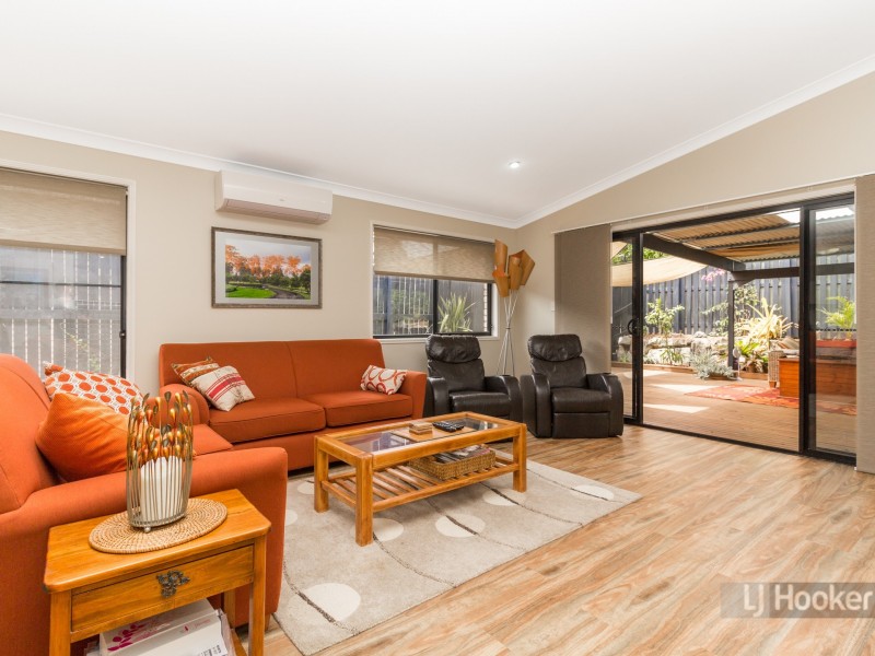 43 Dornoch Crescent, Raceview QLD 4305