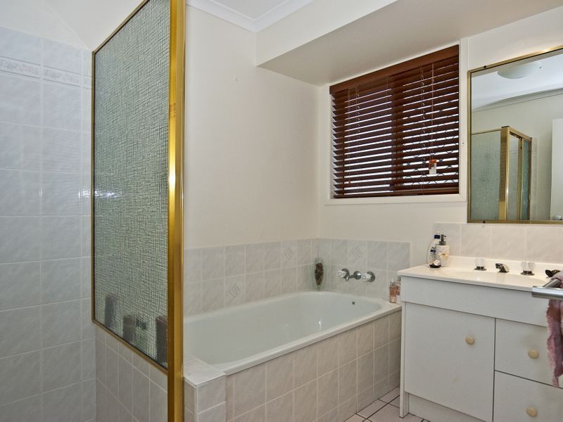 2 Napier Place, Forest Lake QLD 4078