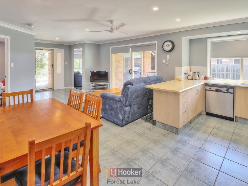 23 Bullen Circuit, Forest Lake QLD 4078